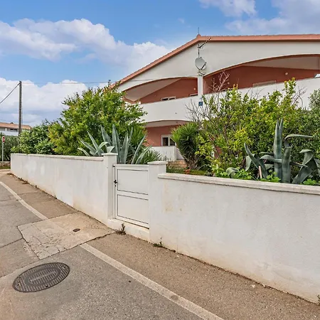 Two-bedroom In Apartman Vir