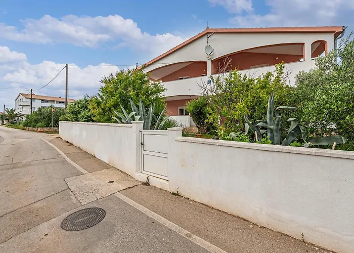 Two-bedroom In Apartman Vir