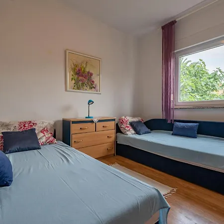 Apartment Two-bedroom In Vir