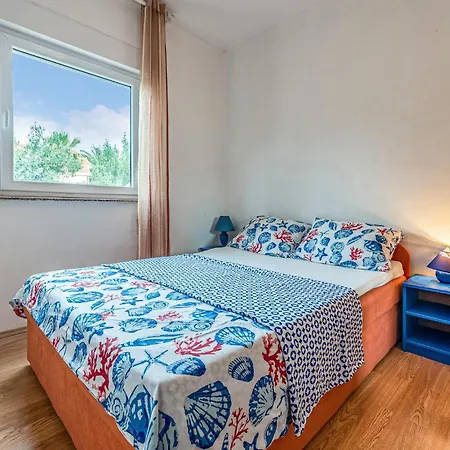 Two-bedroom In Apartamento *